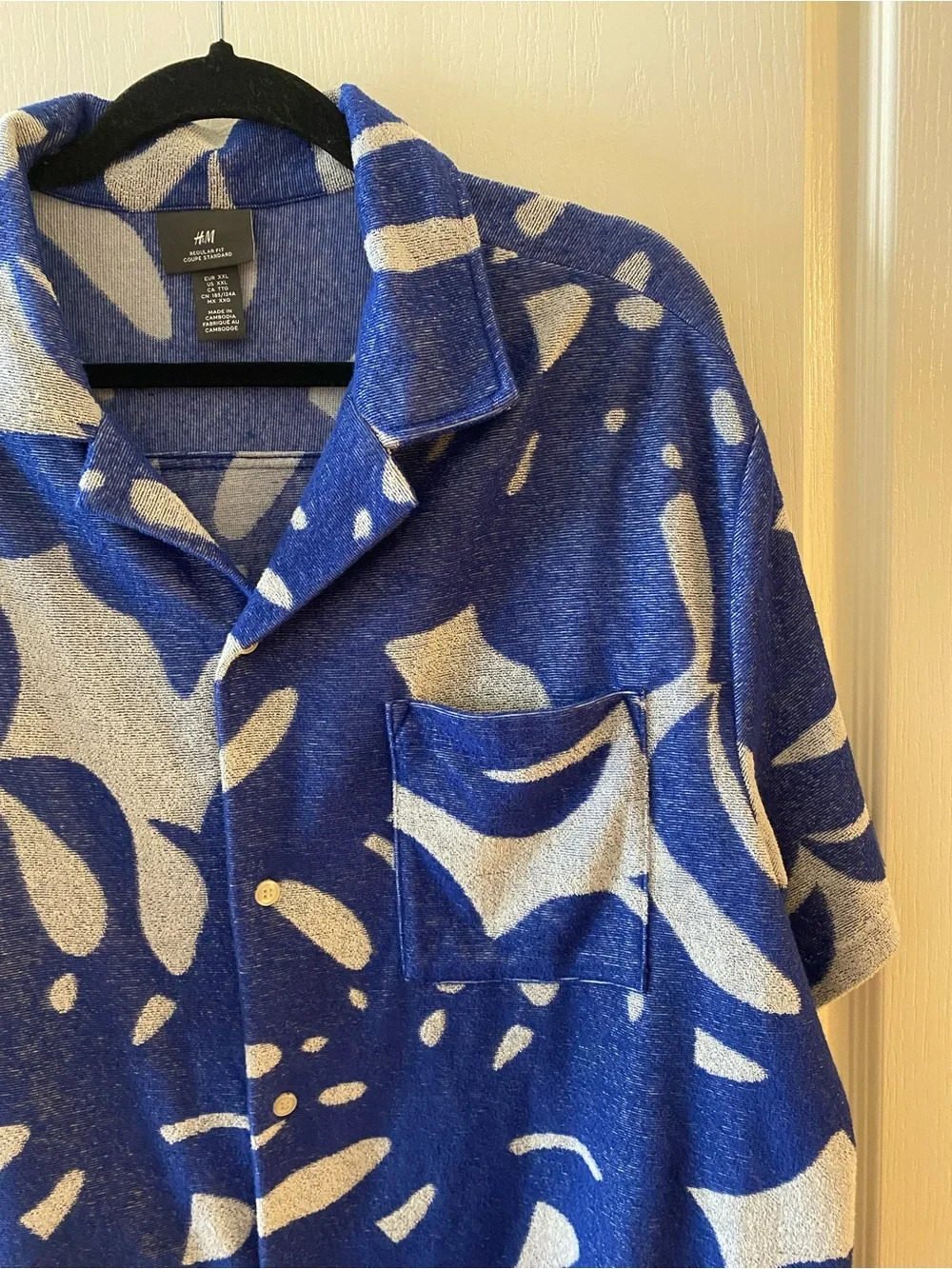 H&M Short Sleeve Resortwear Regular Fit Shirt in Blue & White - XXL